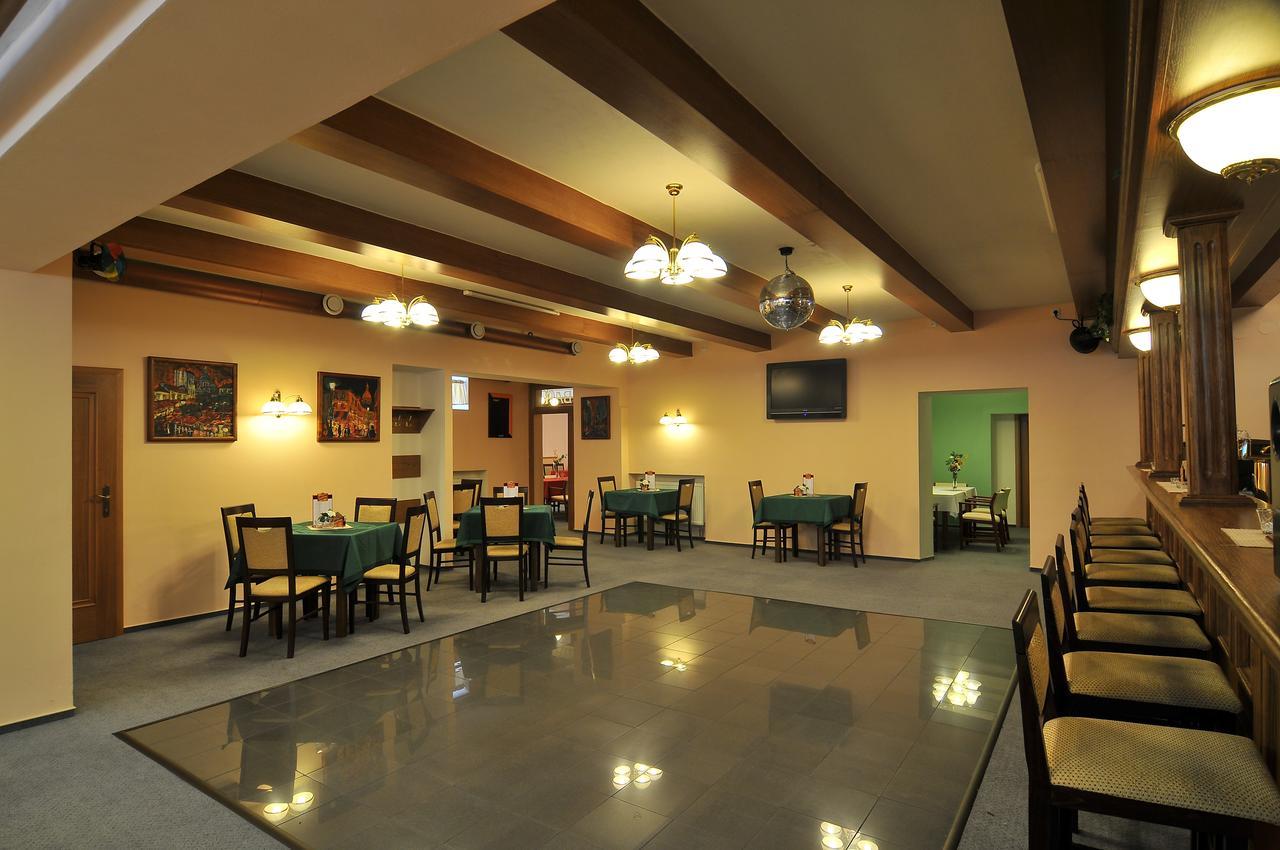 Hotel Manes Svratka エクステリア 写真