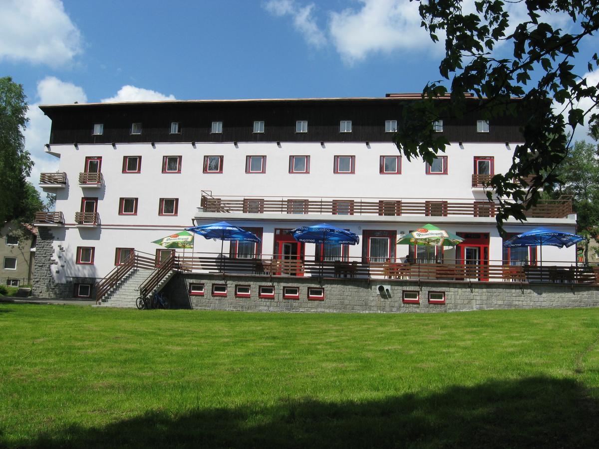 Hotel Manes Svratka エクステリア 写真